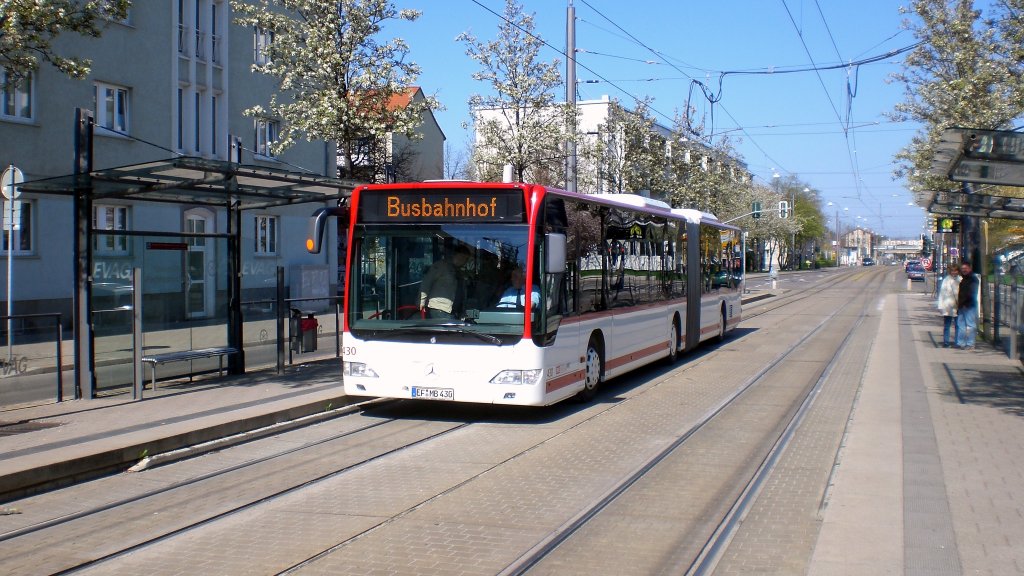 Blick zur Haltestelle Hanseplatz mit Schienenersatzverkehr zum Bussbahnhof, 17.4.2010