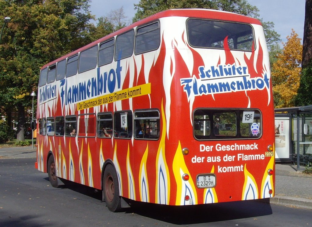 Bus bei der Sonderfahrt anl. 20 Jahre Mauerfall. Berlin 10.10.2010