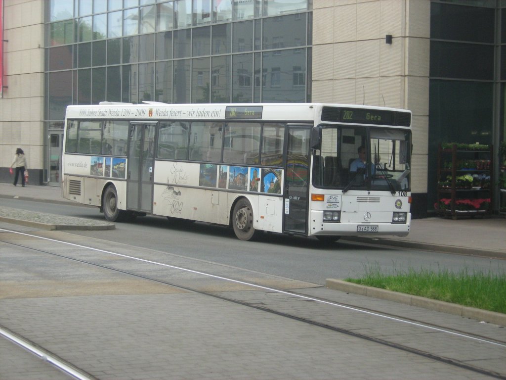 Bus der Linie 202 im Stadtzentrum Gera, Mai 2010