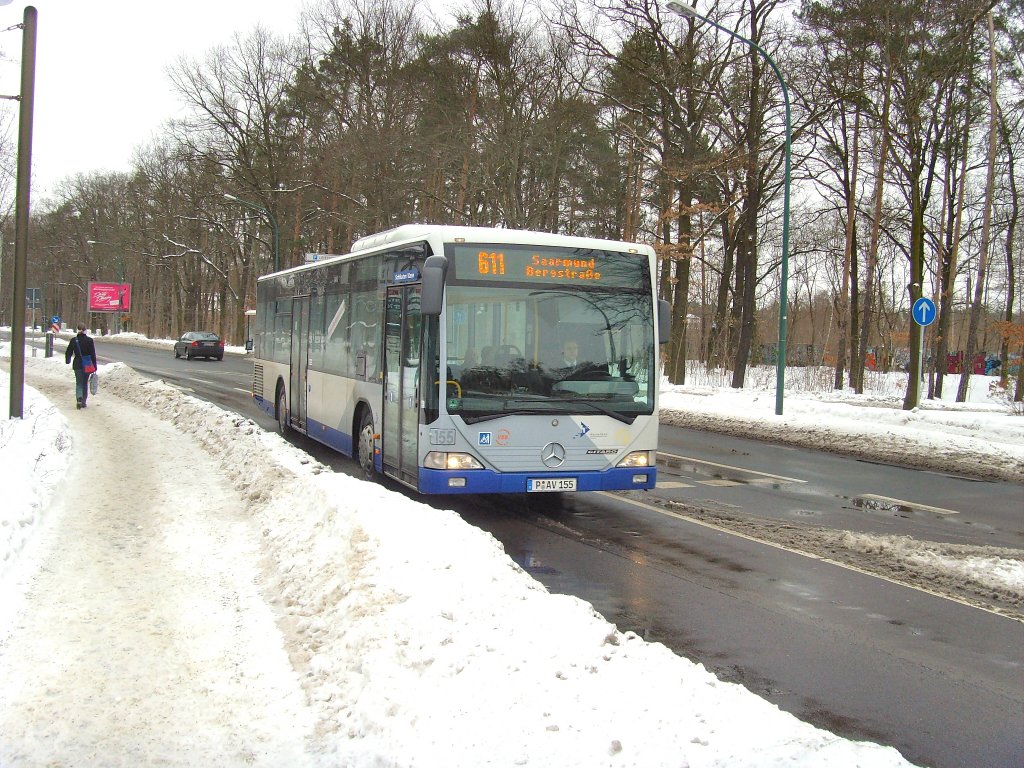 Bus der Linie 611 bei der Hst. Bahnhof Rehbrcke, Potsdam 2.2.2010