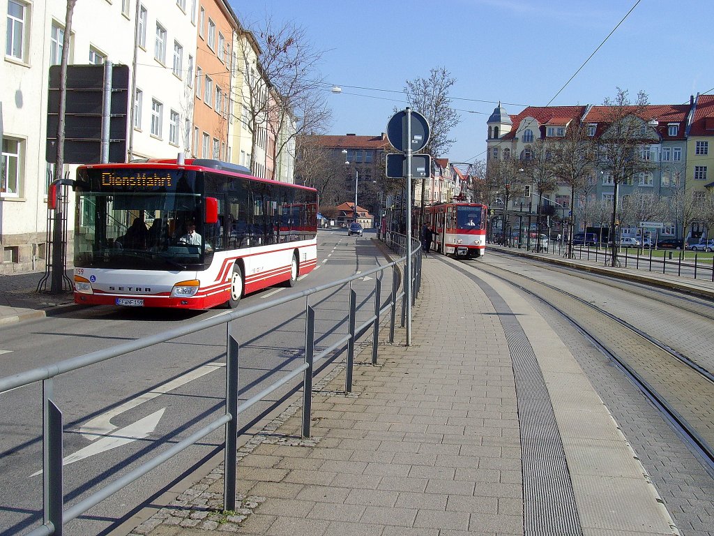 Bus und Tatra-Bahn am Leipziger Platz 2011