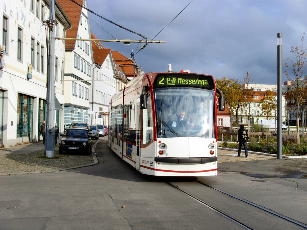 Combino der Linie 2 in der Regierungsstrasse, Erfurt November 2009
