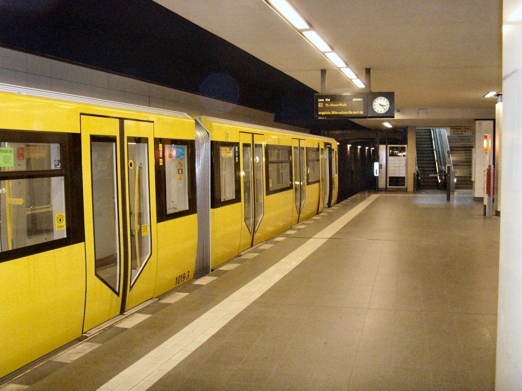 Der moderne Hk-Zug im Endbahnhof Pankow, Berlin 21.10.2009