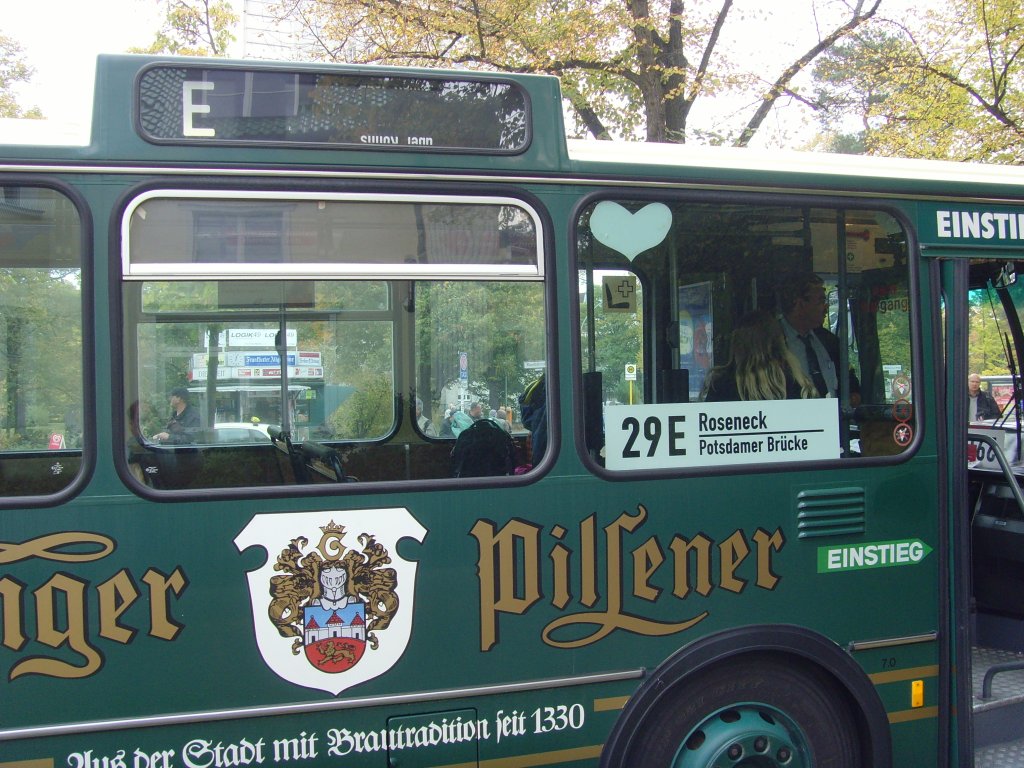Detail historischer Bus, Einsatzlinie Sonderverkehr 20 Jahrstag des Mauerfalls, Berlin Oktober 2010