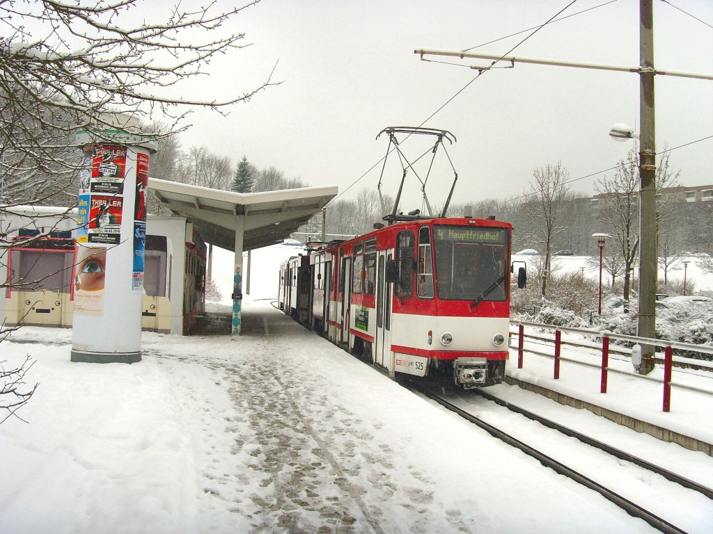 Endstelle Wiesenhgel der Linie 4 mit KT4D-Zug Richtung Stadt und Hauptfriedhof, Erfurt 3.1.2010