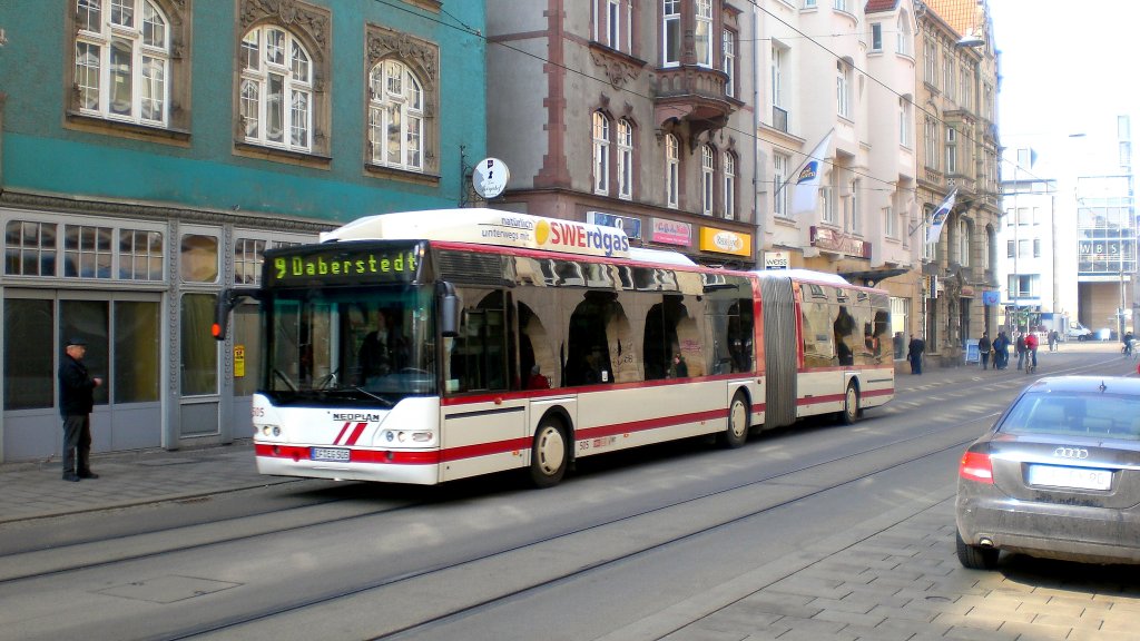 Gelenkbus der Linie 9 in der Bahnhofstrasse, Erfurt 2010
