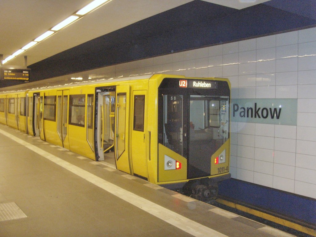 Hier der Hk-Zug am anderen Ende, dem U-Bhf Pankow. Berlin Oktober 2009
