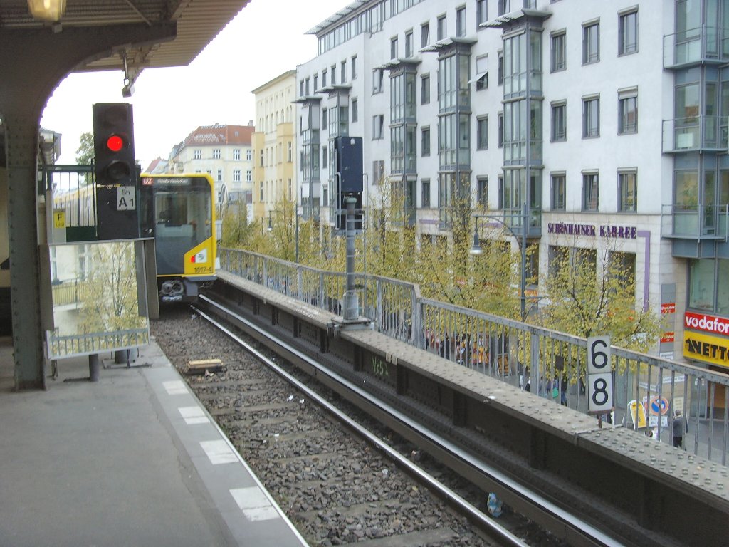 Hochbahnstrecke der U2 ber der Schnhuser Allee, Hk-Zug - Berlin Oktober 2009