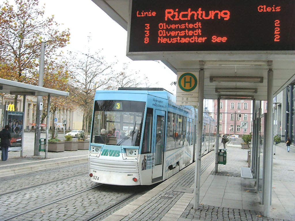 Hst. Hauptbahnhof Gleis 2 mit Niederflurwagen, Magdeburg November 2009