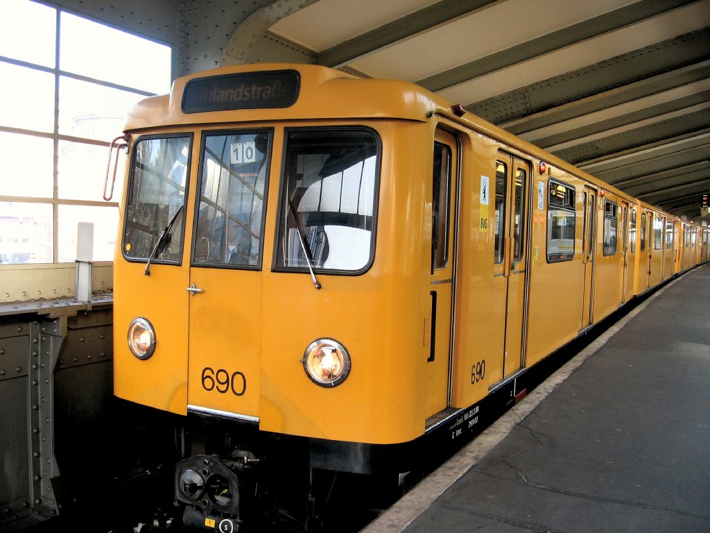 Kleinprofilzug der Linie U 1, Berlin 2005