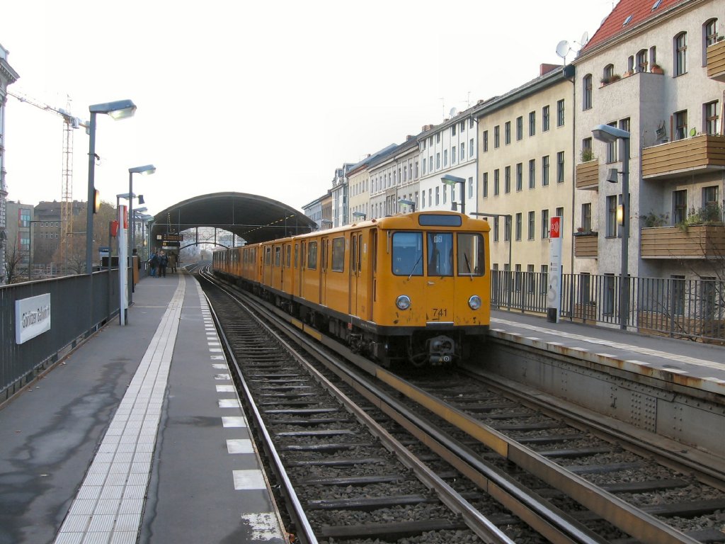 Kleinprofilzug im U-Bhf Grlitzer Bahnhof, Berlin 2005
