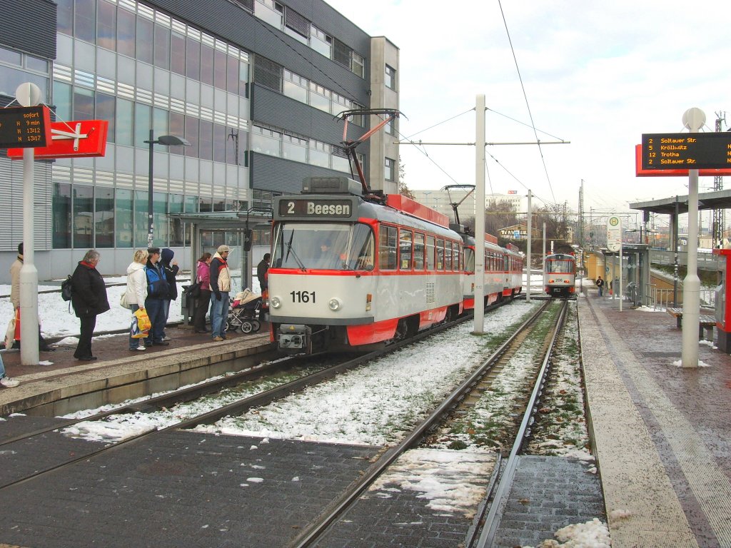 Kreuzung mit dem Gegenbahn am Hauptbahnhof Halle, 28.12.2009