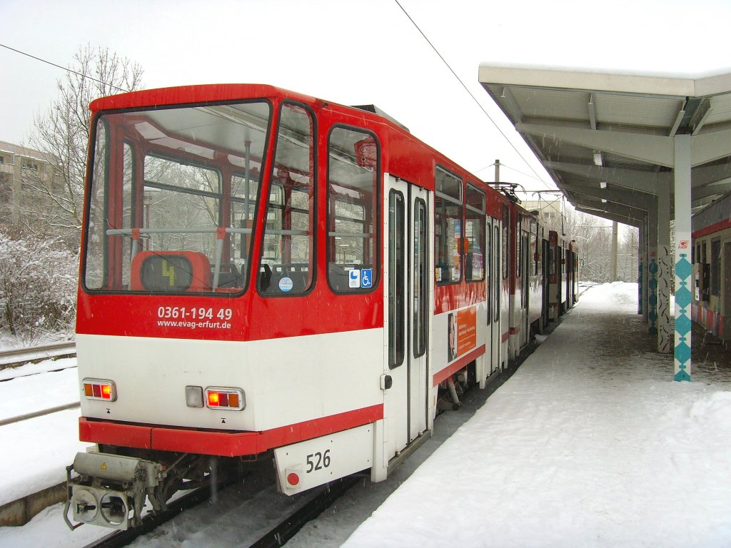 KT4D-Zug an der Endhaltestelle Wiesenhgel, Erfurt 3.1.2010