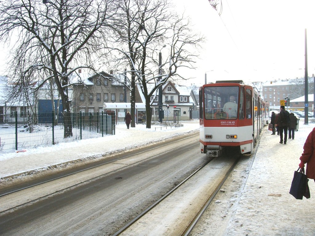 KT4D-Zug an der Hst Salinenstrasse der Neubaustrecke Salinenstrasse - Rieth, Erfurt 6.1.2010