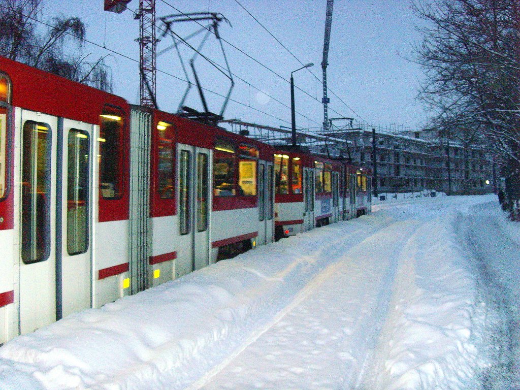 KT4D-ZUG fhrt wieder auf der Linie 3, Erfurt 27.12.2010