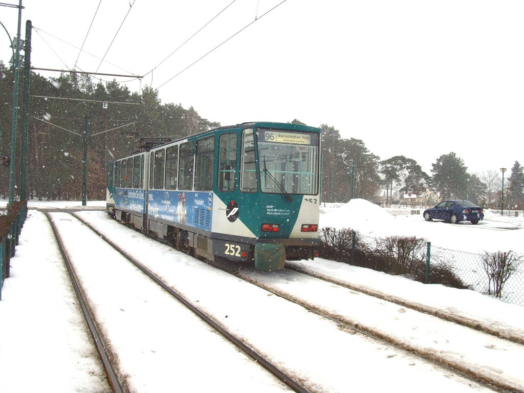 KT4D-Zug der Linie 6 befhrt die Wendeschleife Marie-Juchacz-Strasse, Potsdam 4. 2. 2010