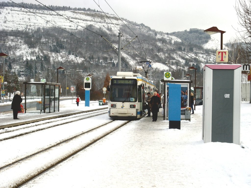 Kurz hinter der Haltestelle Burgau beginnt die Neubaustrecle nach Gschwitz - Lobeda-West. Jena 4. 1. 2010