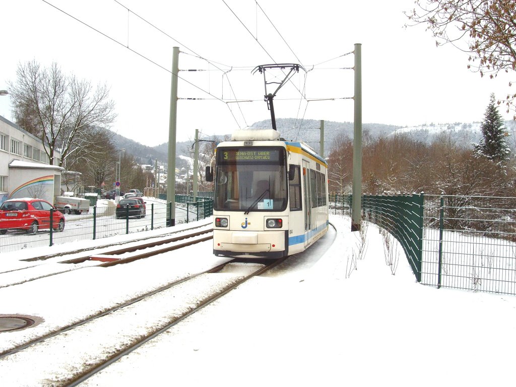 Linie 3 Richtung Gschwitz unterwegs auf der Neubaustrecke, Jena am 4.1.2010