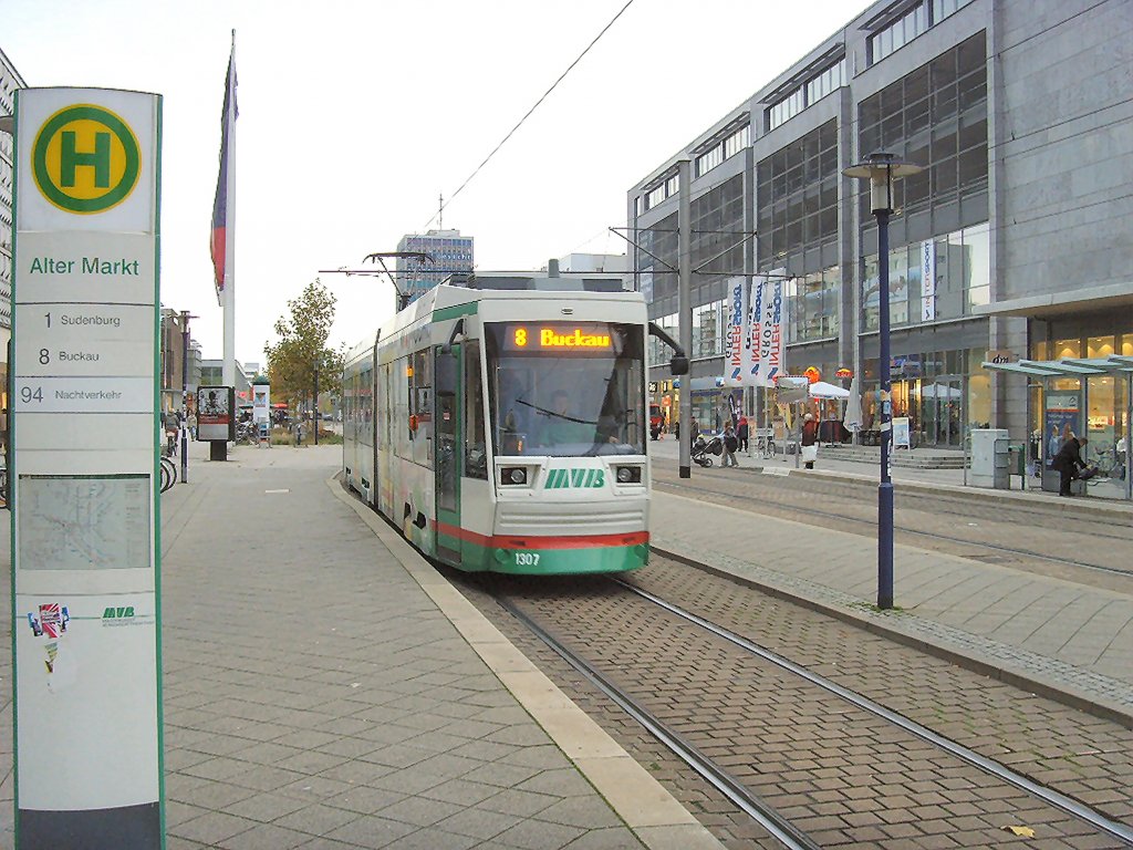 Linie 8 nach Buckau am Alten Markt, Magdeburg November 2009