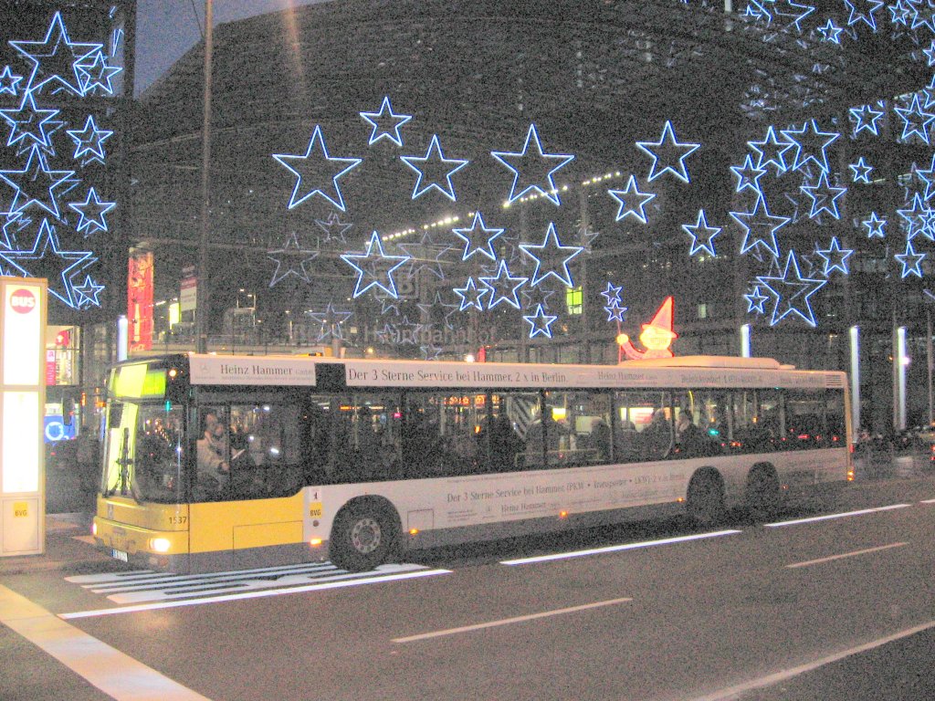 Linienbus am Hauptbahnhof, Berlin 2.12.2006