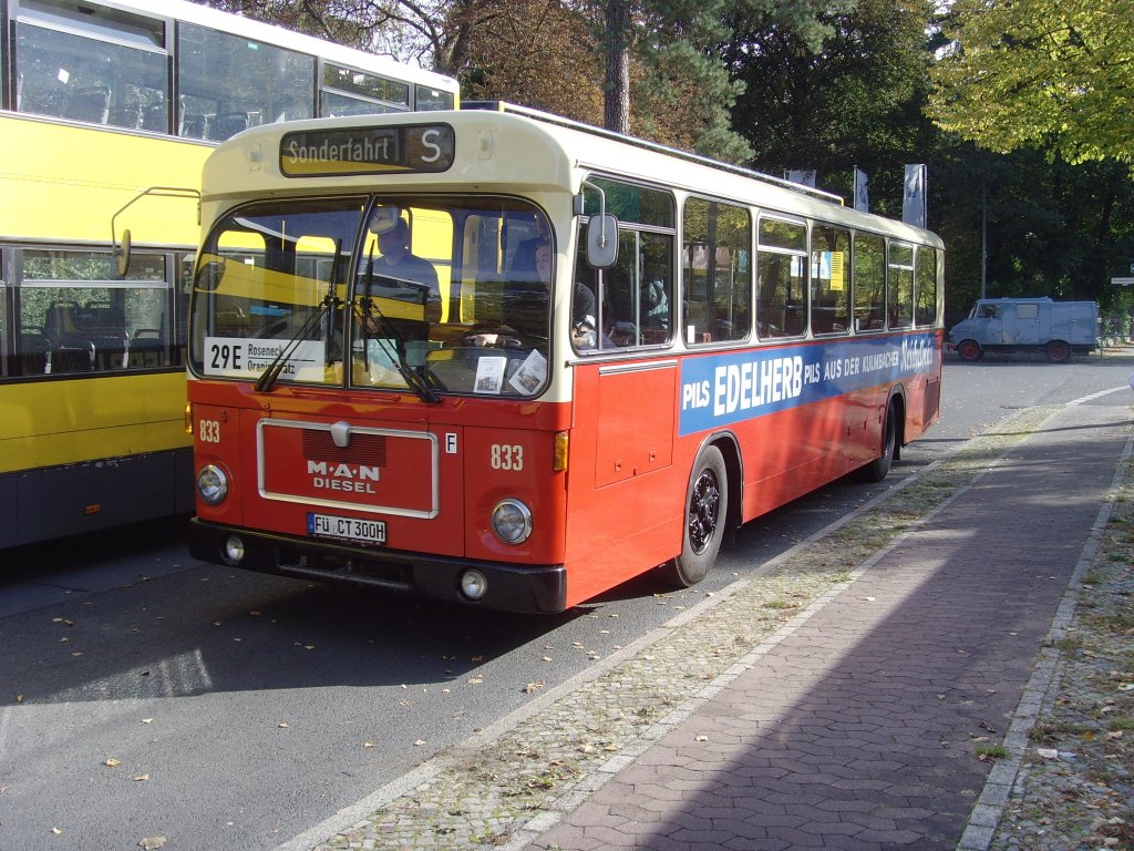 MAN-Dieselbus in Grunewald, Roseneck - 10.10,2010