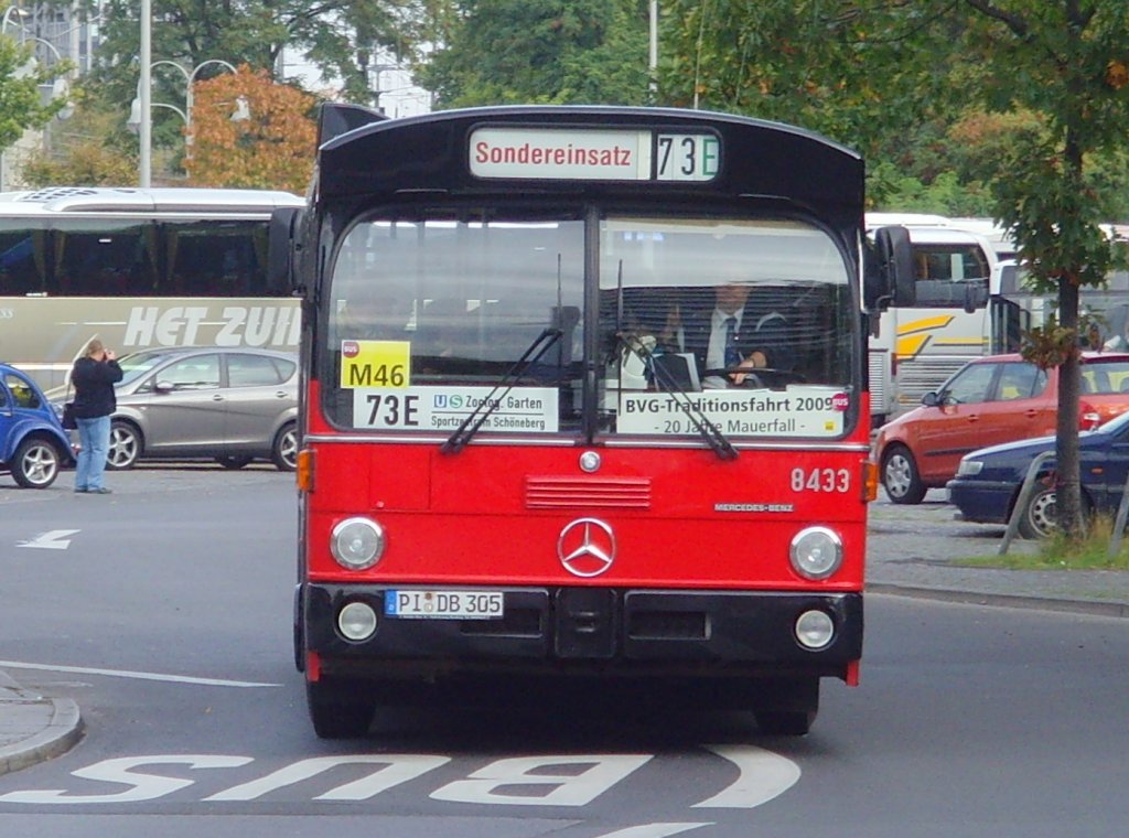 Mercedes-Bus auf der ehem. Linie 73E, Berlin 10.10.2009