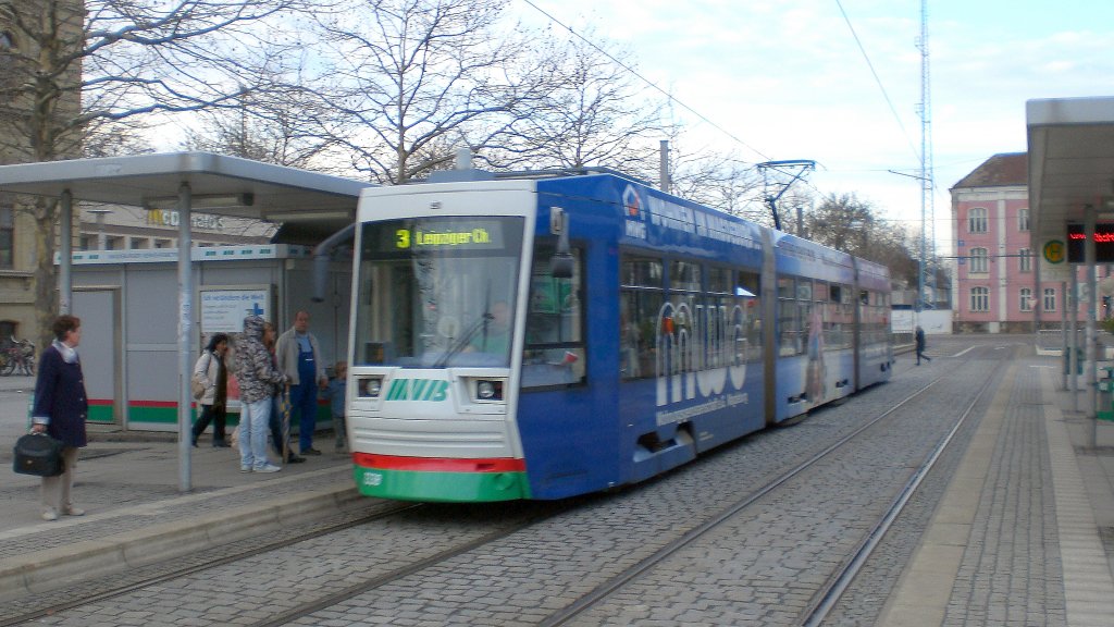 Niederflurbahn am Hauptbahnhof Magdeburg, 2010
