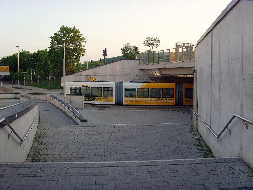 Niederflurbahn am Hbf gera, 2010