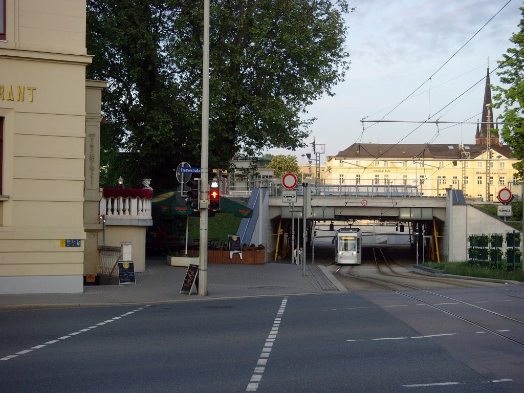 Niederflurbahn an der Hst. Hauptbahnhof, Gera 2010 - Linie 1