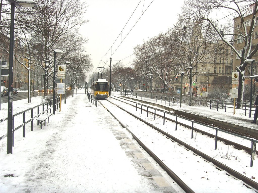 Niederflurbahn bei der Hst. Seestrasse, Berlin 30.12.2009