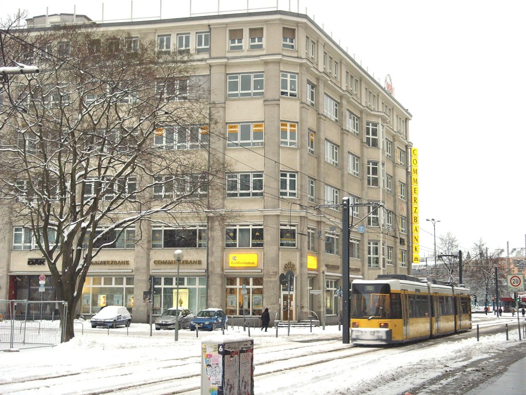 Niederflurbahn beim Bhf Alexanderplatz, Berlin  31.12.2009