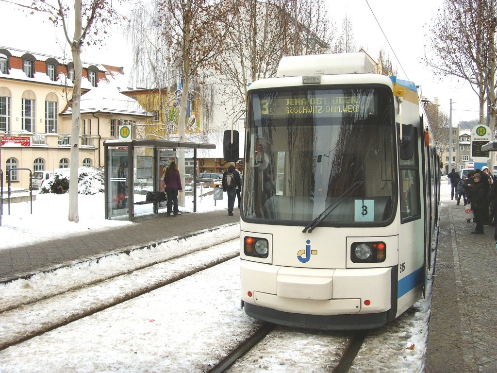 Niederflurbahn der Linie 3 in der Innenstadt, Jena 4. 1. 2010