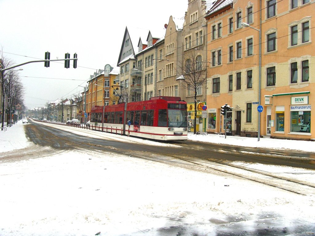 Niederflurbahn in der Magdeburger Allee, Erfurt 1.1.2010