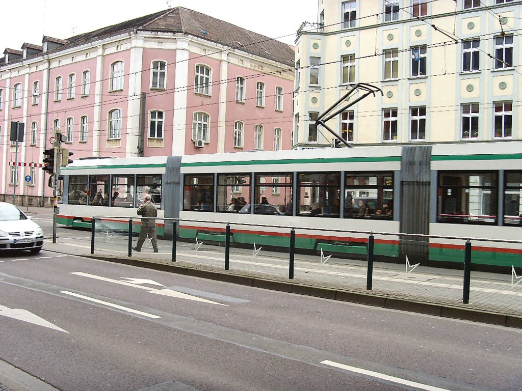 Niederflurbahn Richtung Hauptbahnhof, Magdeburg November 2009