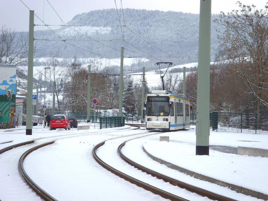Niederflurbahn unterwegs von Lobeda nach Gschwitz, Jena 4.1.2010
