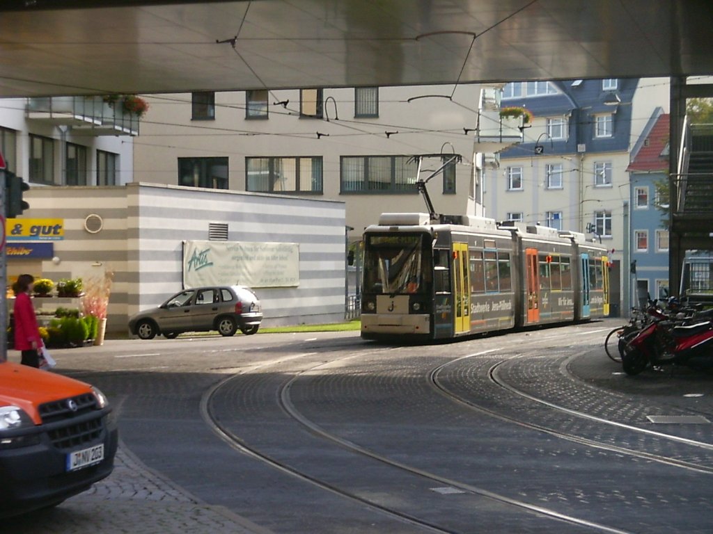 Niederflurbahn im Zentrum Jenas, 2006
