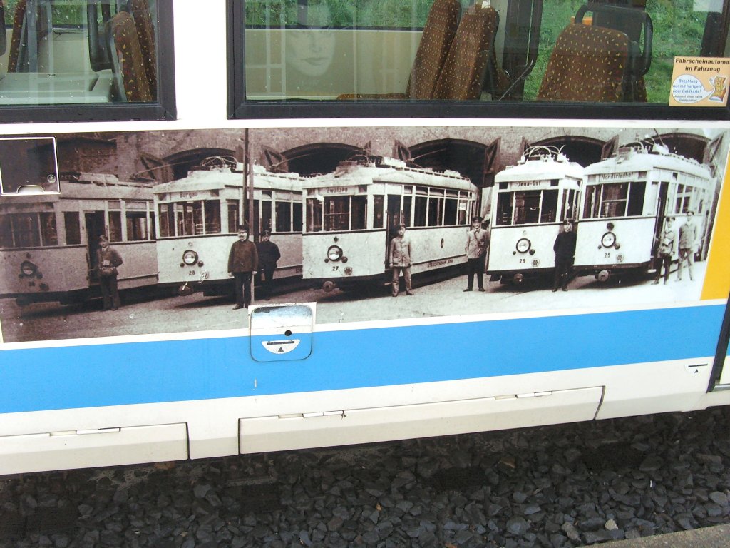 Niederflurwagen mit Werbung fr die Jenaer Strassenbahn, alte Triebwagen vor vielen, vielen Jahren ..