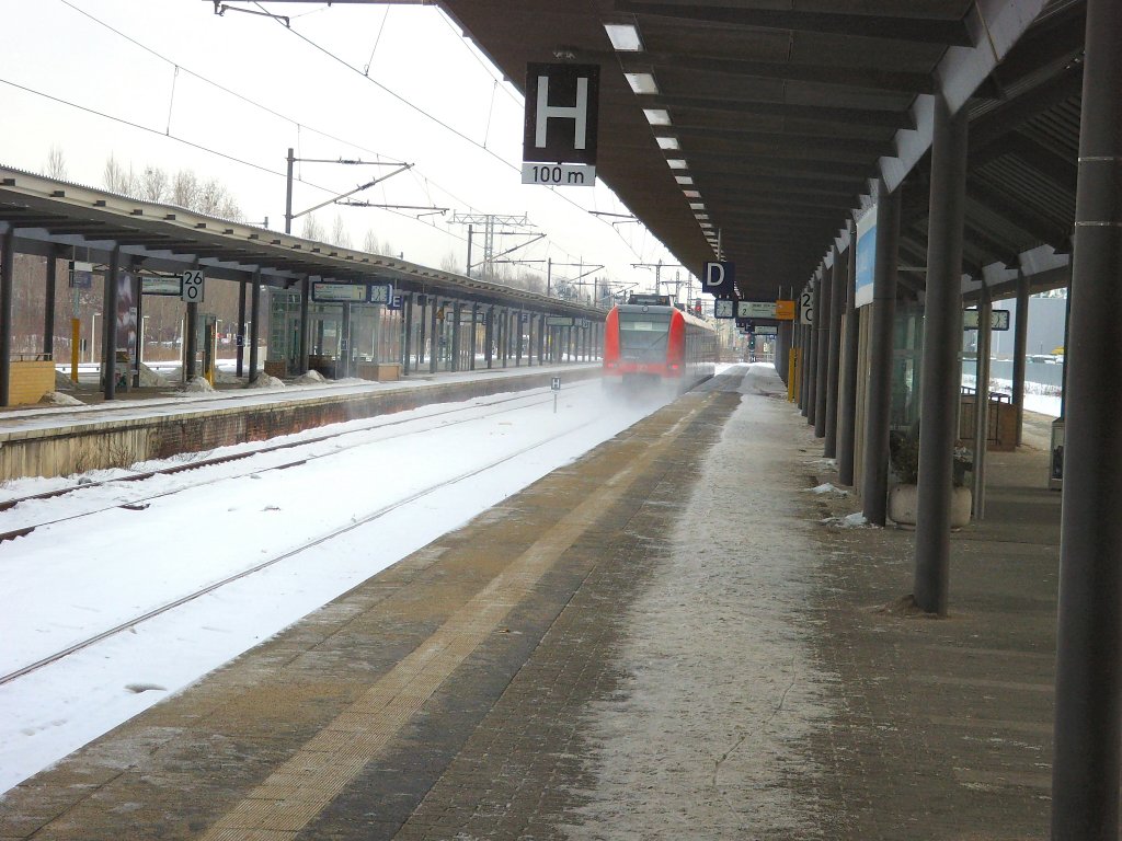 S-Bahnersatzverkehr zum Ostbahnhof im Schneetreiben in Potsdam Hbf, 2.2.2010