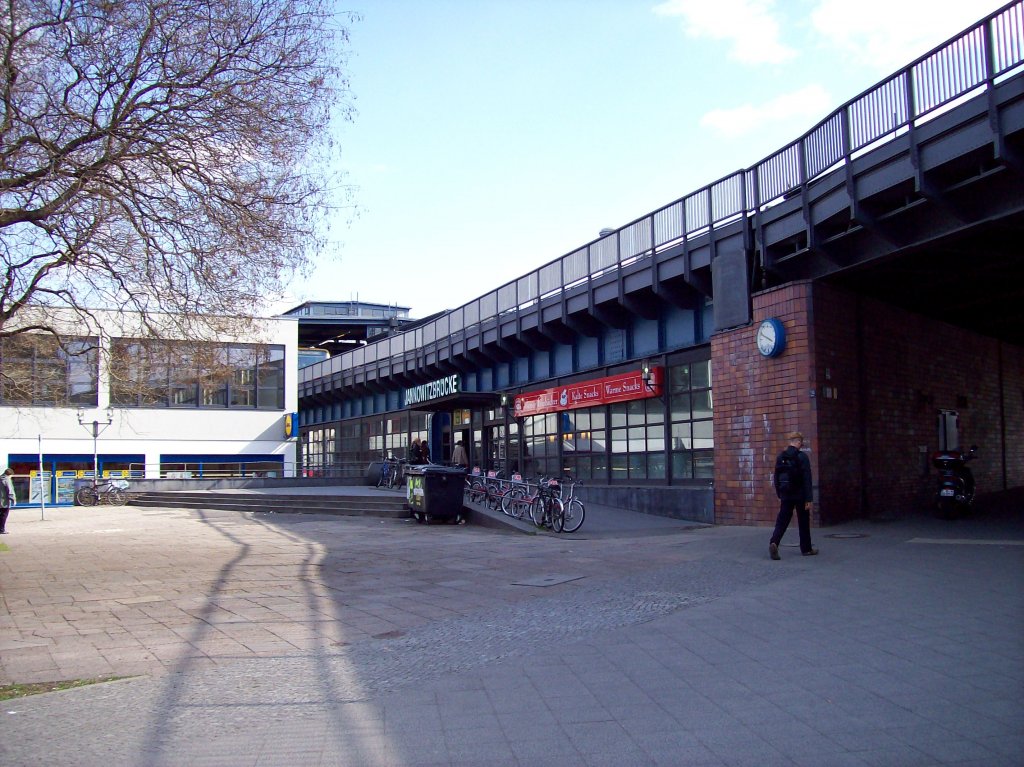 S-Bahnhof Jannowitzbrcke 16.4.2010, 
Eingang Holzmarktstrae