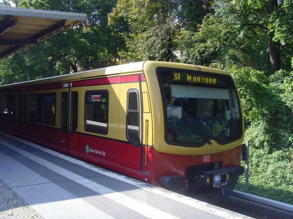 S-Bahnzug im S-Bhf Botanuscher Garten - S 1 am 10.9.2010