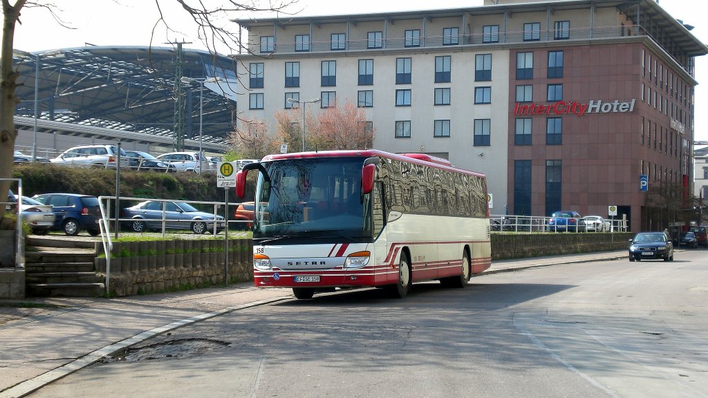 Setra-Bus der EVAG am IntercityHotel, Erfurt 13.4.2010