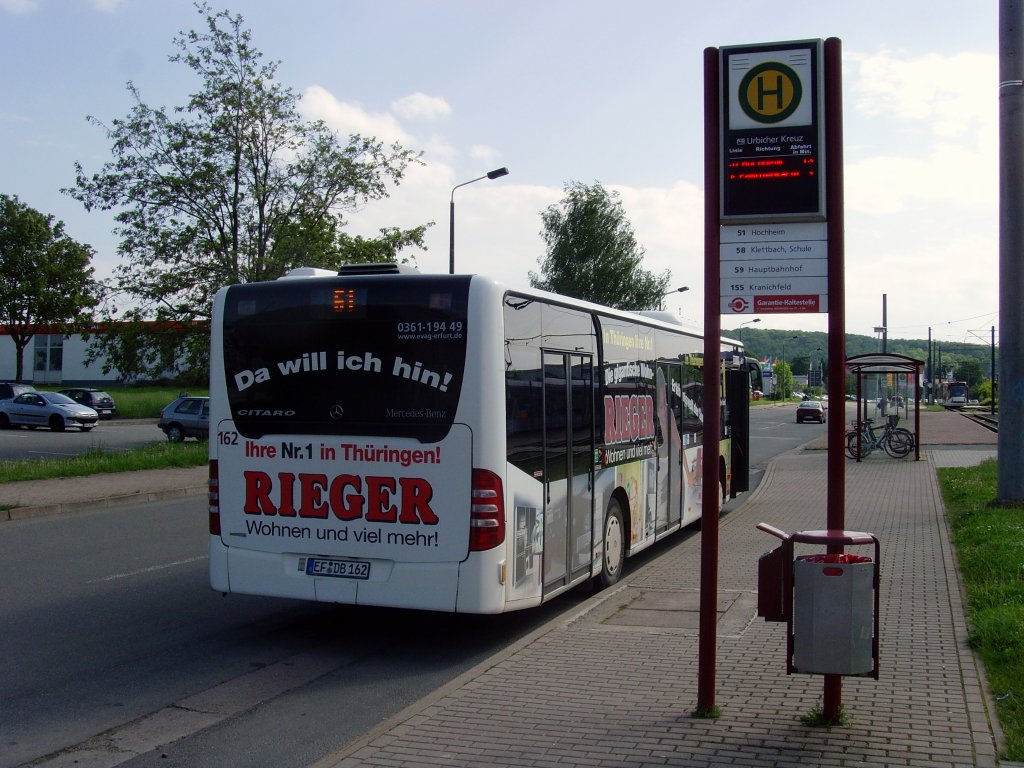 Stadtbus an der Endstelle urbicher Kreuz, Erfurt Mai 2010