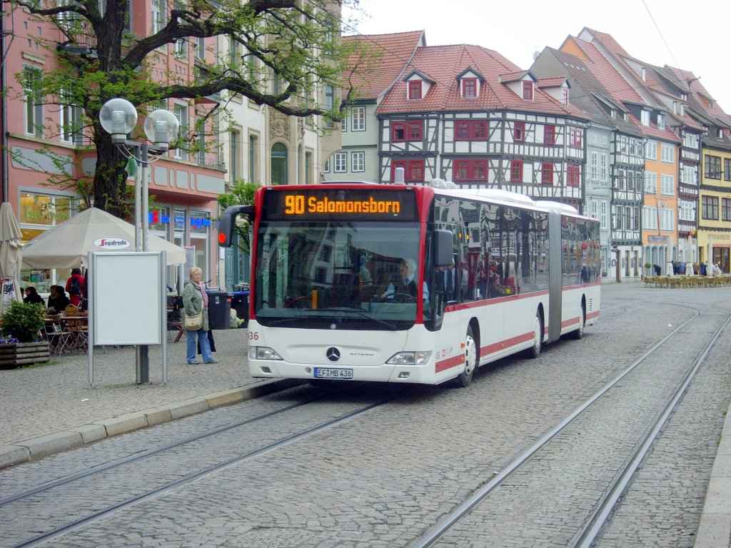 Stadtbus der Linie 90 am Domplatz Erfurt 2010