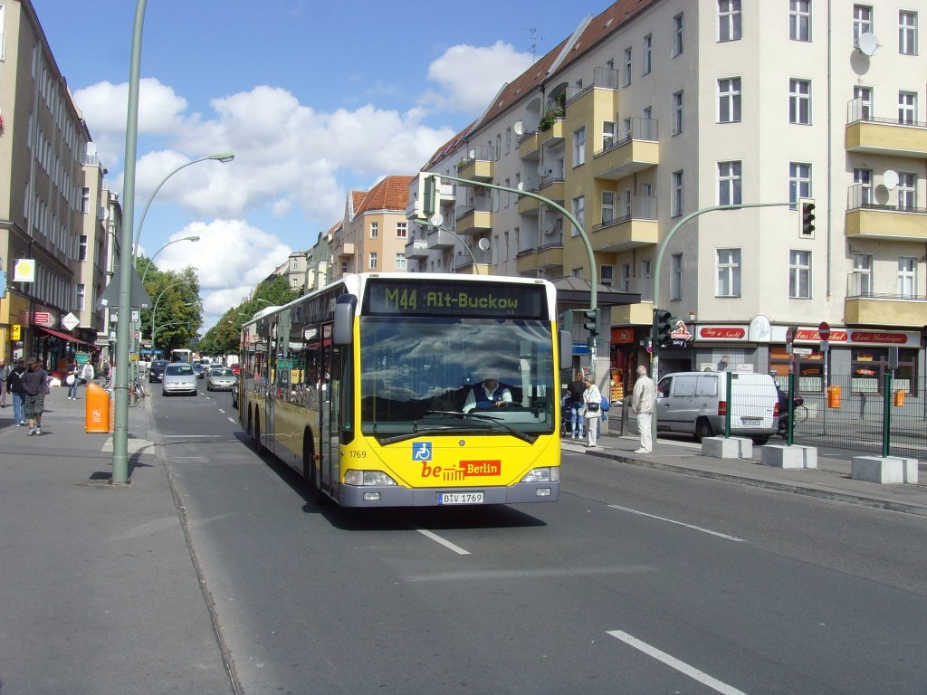 Stadtbus M44 in der Hermannstrasse 6.9. 2010