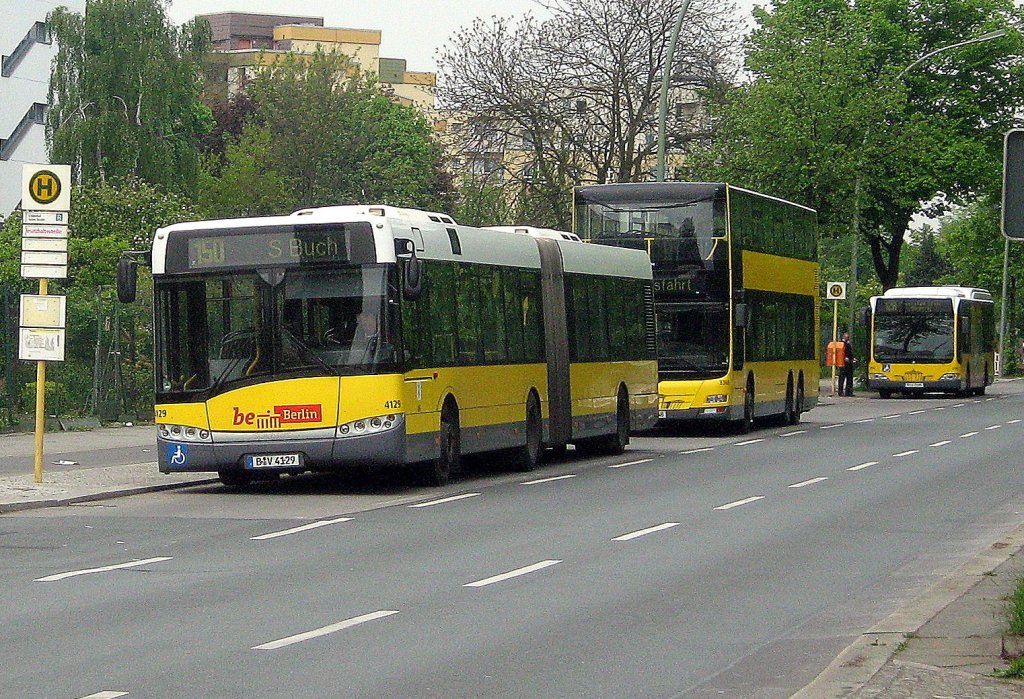 Stadtbusse am U-Bhf Osloer Strasse 2010