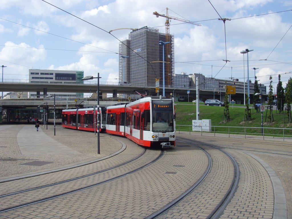 Strassenbahnzug am Hauptbahnhof Halle/Saale am 5.9.2010