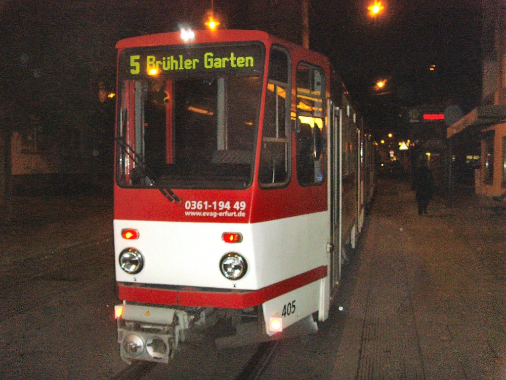 TATRA KT4D abends als Linie 5 unterwegs, Erfurt November 2009