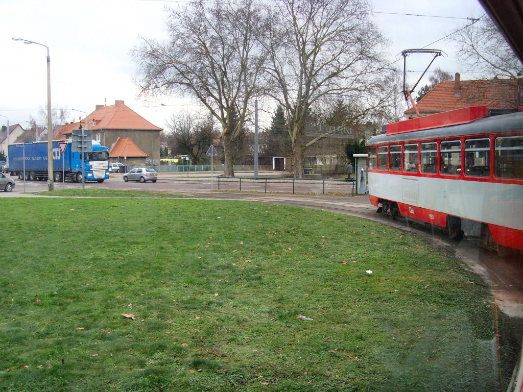 Tatra T4 in der Endschleife Frohe Zukunft der Linie 1, Halle 28.12.2009