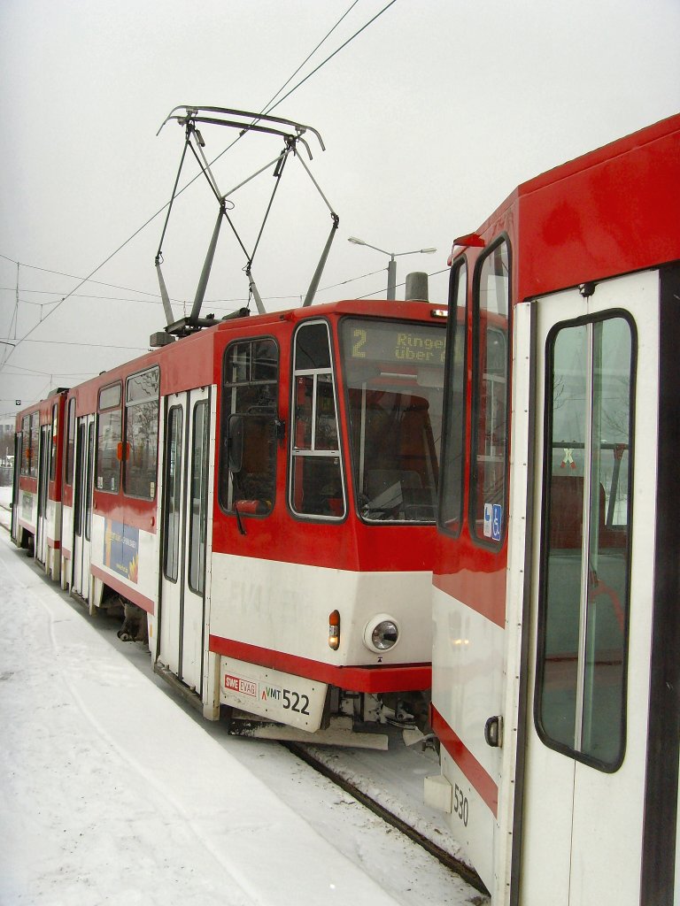 Tatra-Zug an der Endstelle Messe der Linie 2, Erfurt am 1. 1. 2010