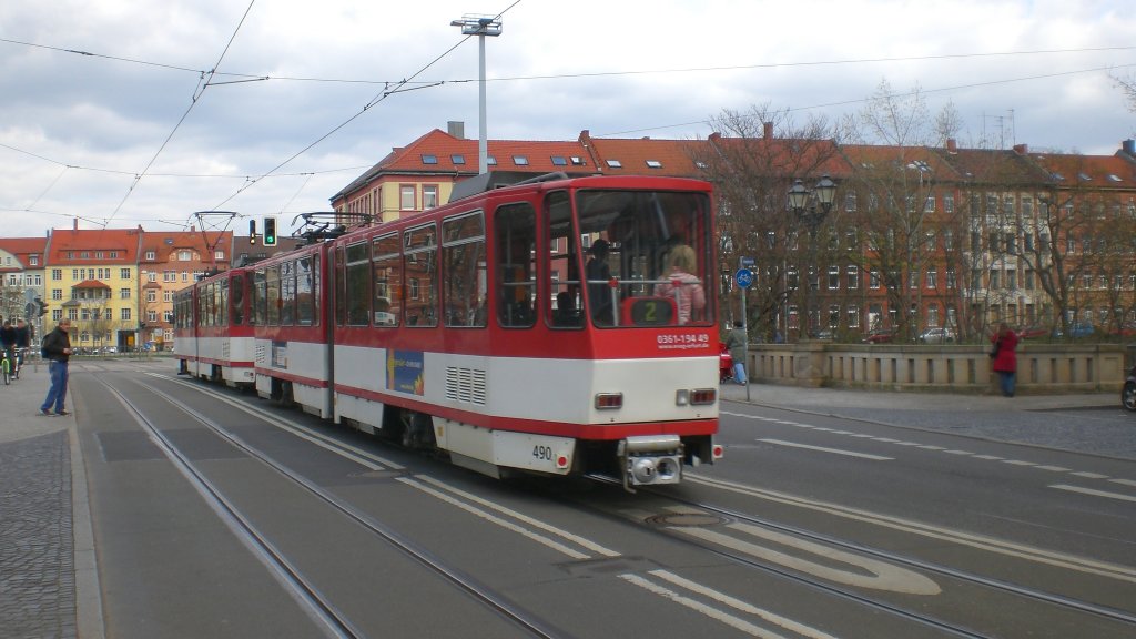 TATRA-Zug auf der Linie 2 an der Flutgrabenbrcke, Erfurt 9.4.2010